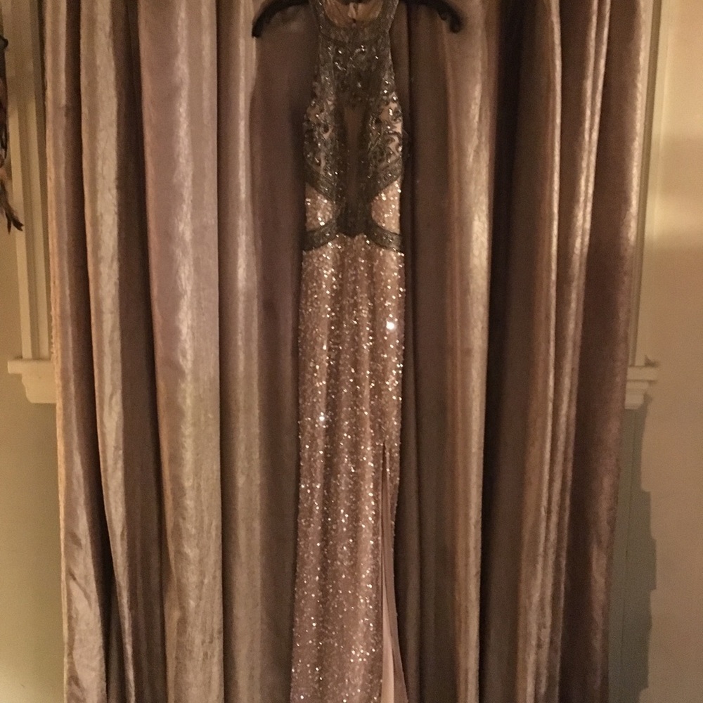 Prom Dress/ Elegant ballroom Gown.